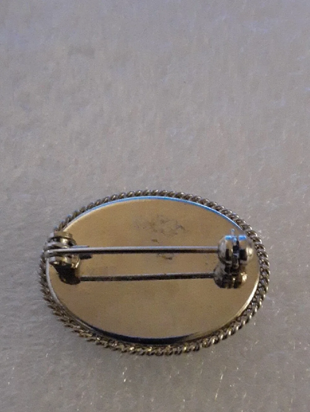Handcrafted Floral Micro-Mosaic Oval Pin in Green - Picture 3 of 4